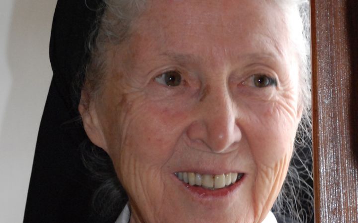 Schreibwettbewerb für Jugendliche zum 90. Geburtstag von Silja Walter